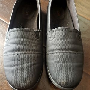 Slip resistant flats